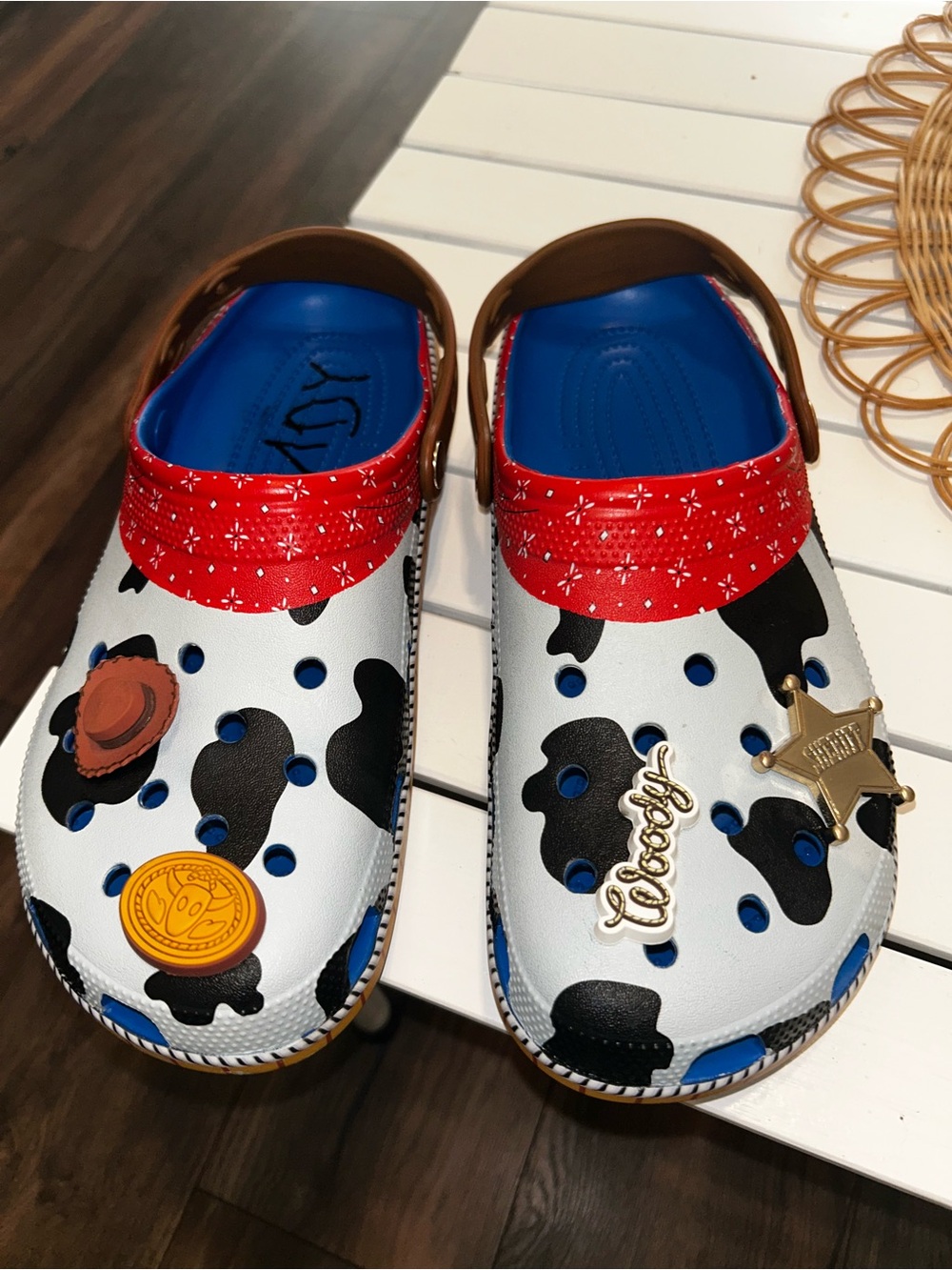 Men’s woody toys story crocs - Picture 3 of 7